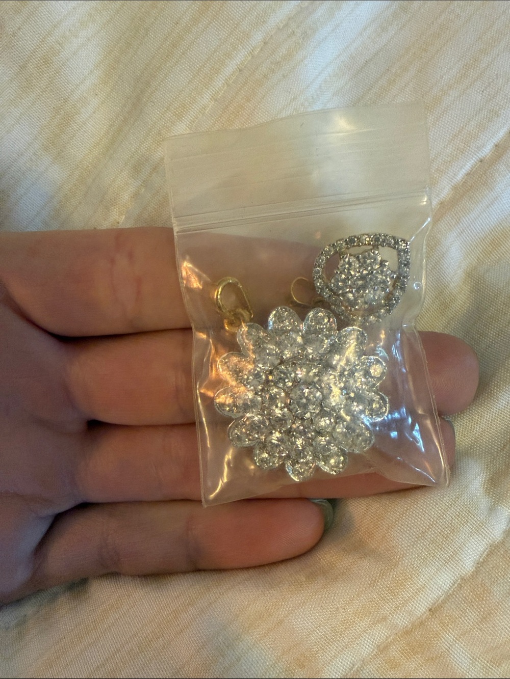 Crystal Flower Pendant Necklace - Clear/Silver Sparkle